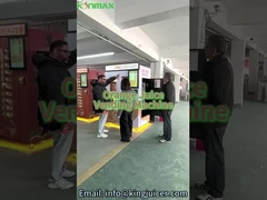 Vers Oranje Vending Machine Press Met Verzegelde Cup